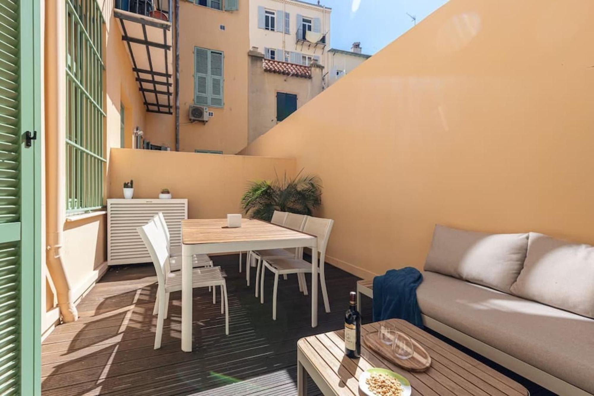 Gubernatis - Beautiful Duplex With Terrace Apartment Nisa Exterior foto