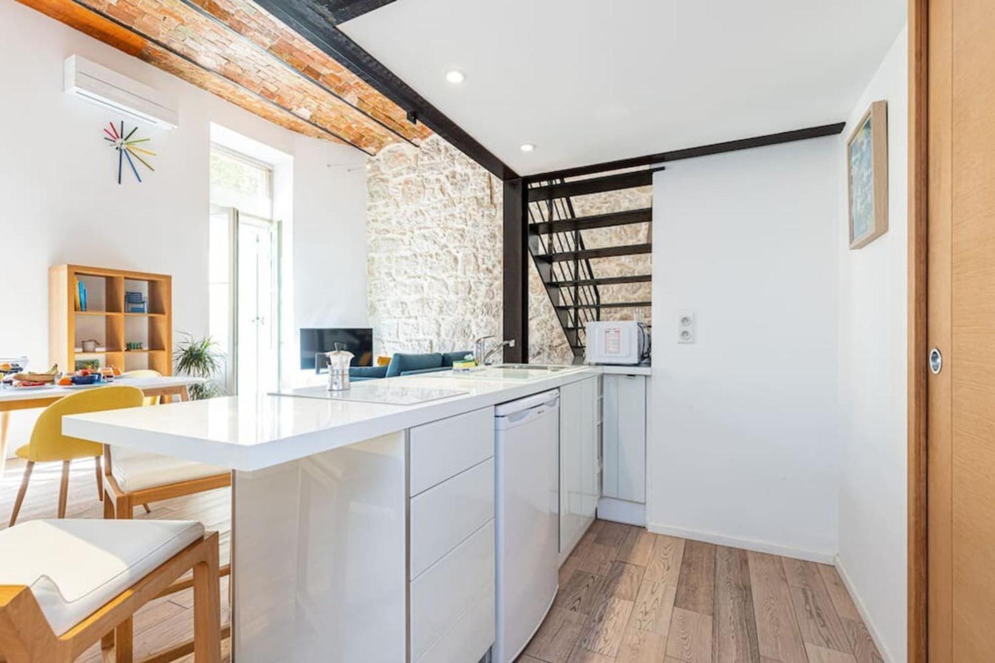 Gubernatis - Beautiful Duplex With Terrace Apartment Nisa Exterior foto