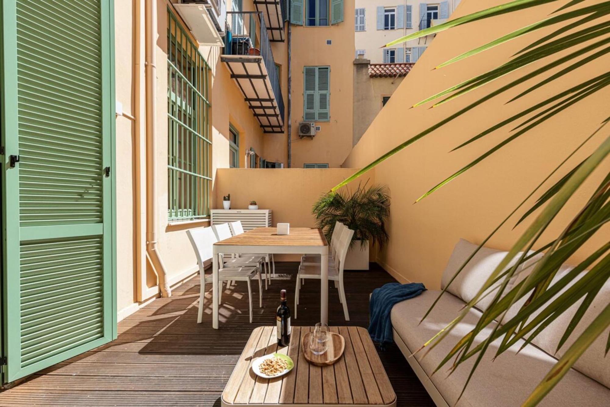 Gubernatis - Beautiful Duplex With Terrace Apartment Nisa Exterior foto