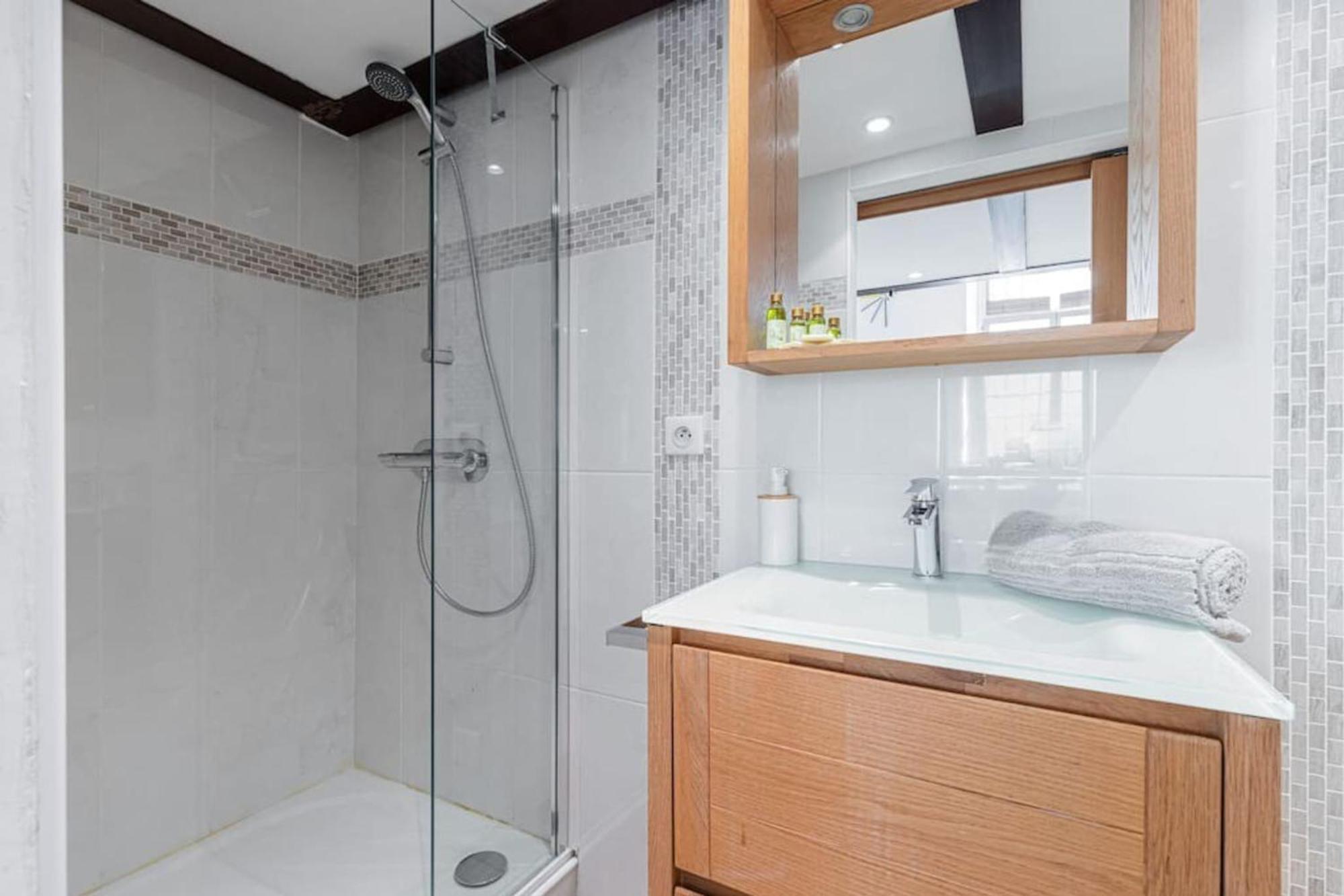 Gubernatis - Beautiful Duplex With Terrace Apartment Nisa Exterior foto