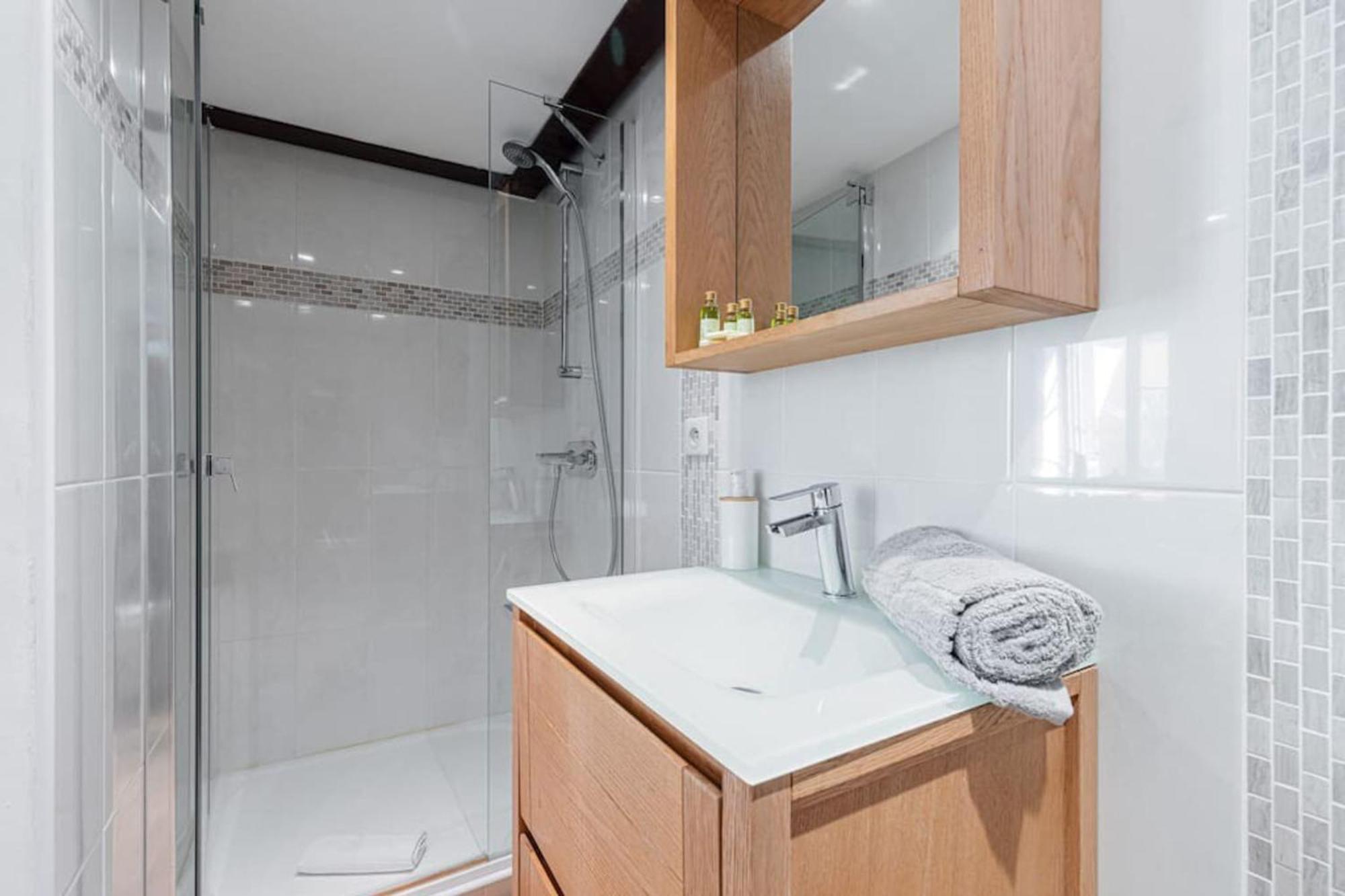 Gubernatis - Beautiful Duplex With Terrace Apartment Nisa Exterior foto